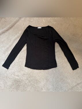 Eyeshadow Black Ribbed Long-Sleeve Scoop Neck Top